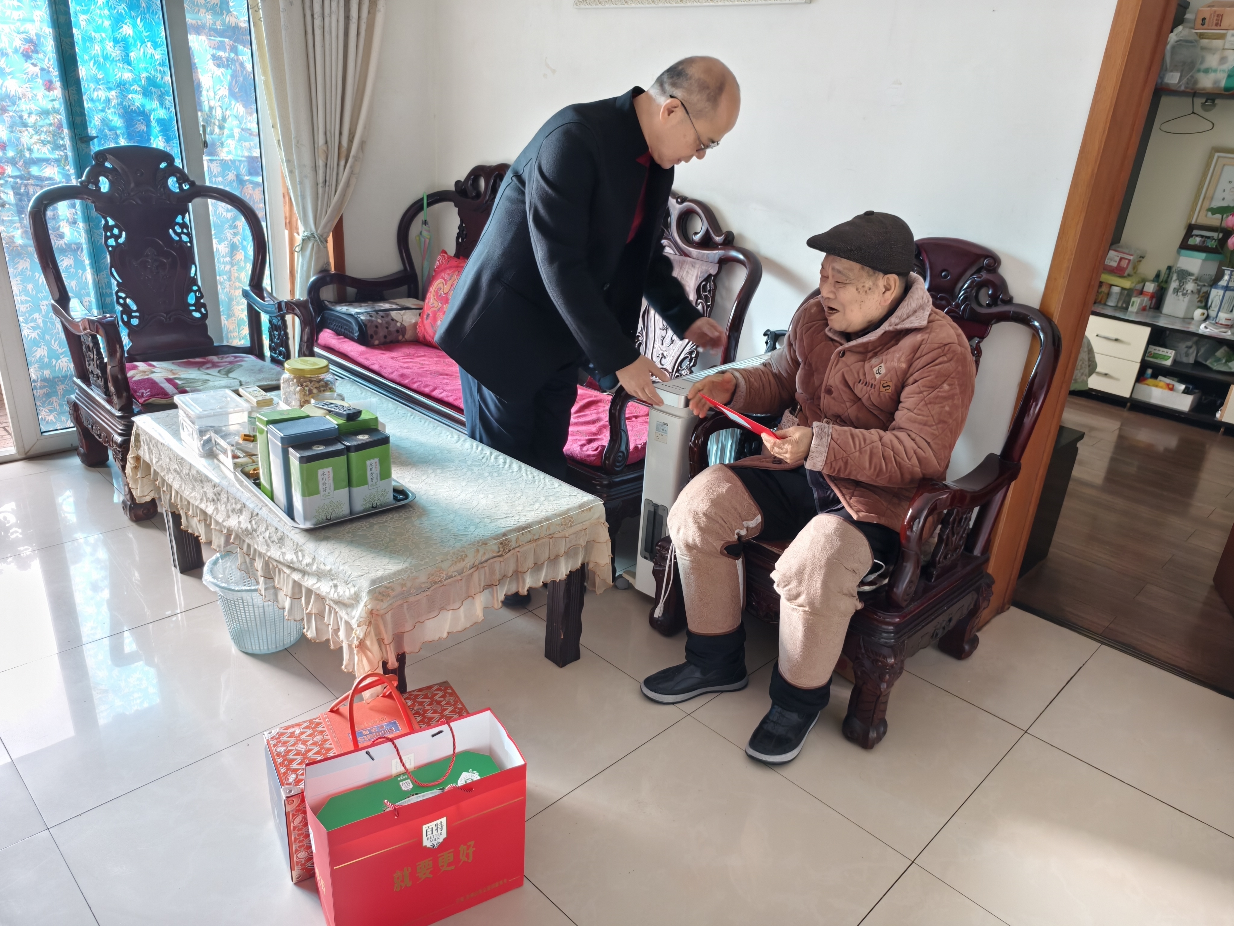 2026年春节走访慰问退休职工.jpg