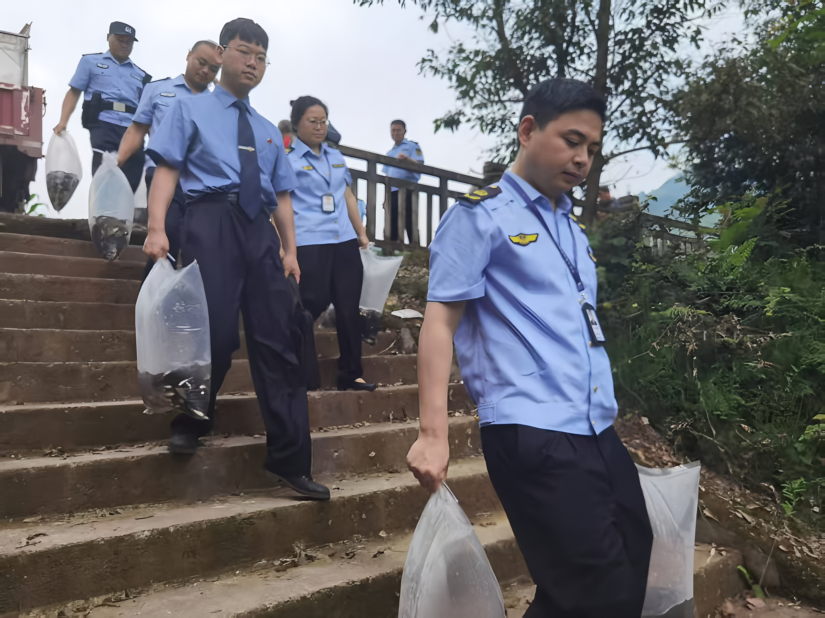 图2 增殖放流活动现场.jpg